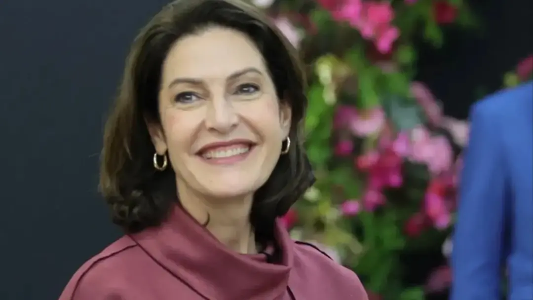 Cristina Graeml, número 555, disputa uma vaga no Senado pelo Paraná nas eleições de 2026. A gente precisa ficar atento …