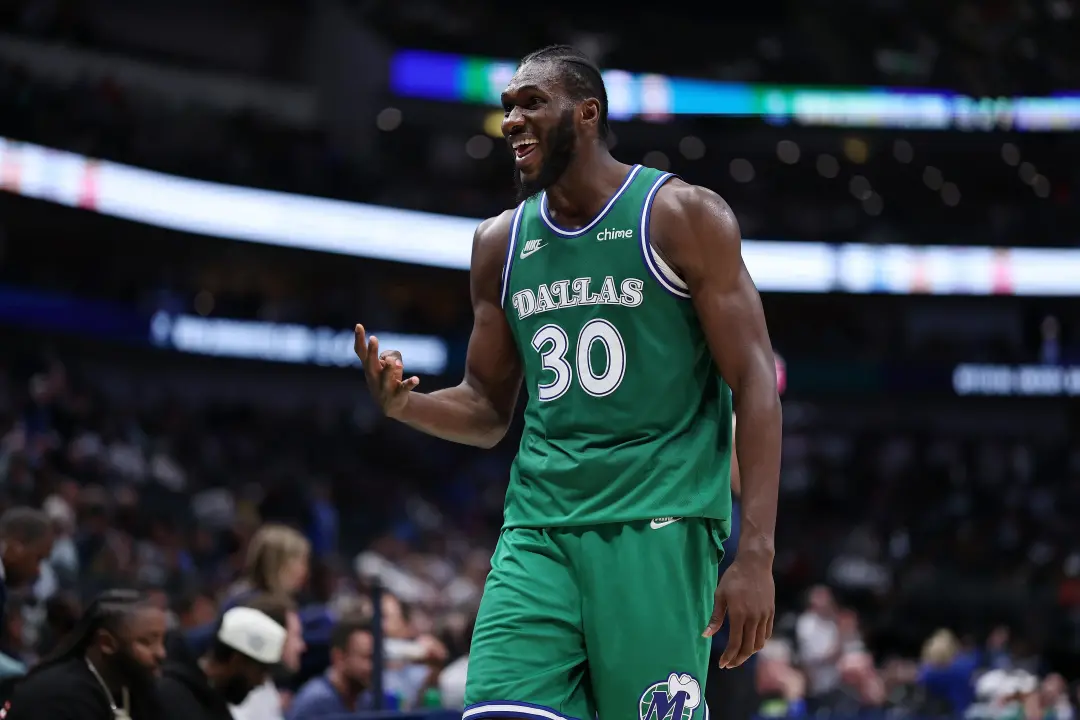 Moussa Cissé assinou um contrato de dois anos perto dos 5 milhões de dólares com os Dallas Mavericks. Ele deu energia d…