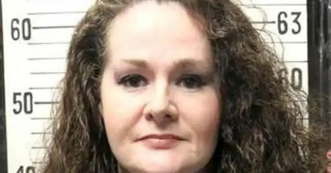 Tennessee, EUA. Christa Pike sobreviveu a duas doses da injeção letal, sendo levada ao hospital após o procedimento ter…