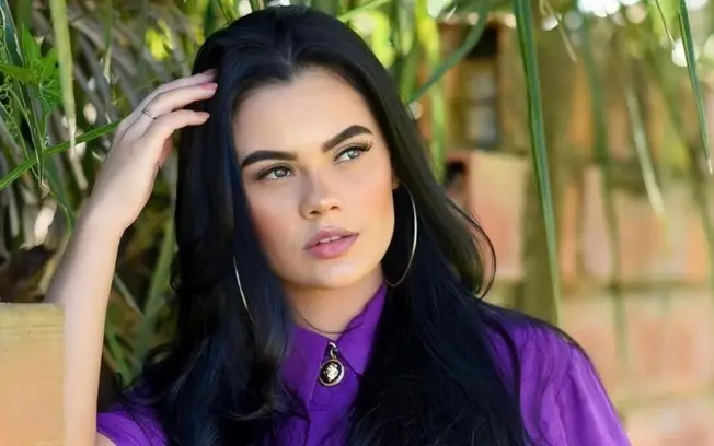 Natália Sousa Soares, 26 anos, morreu após acidente na GO-426, entre Inhumas e Santa Rosa de Goiás. Um impacto forte ex…