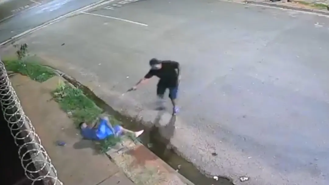 Dois homens morreram em Araçatuba após troca de tiros durante uma discussão em frente a uma adega no bairro Residencial…