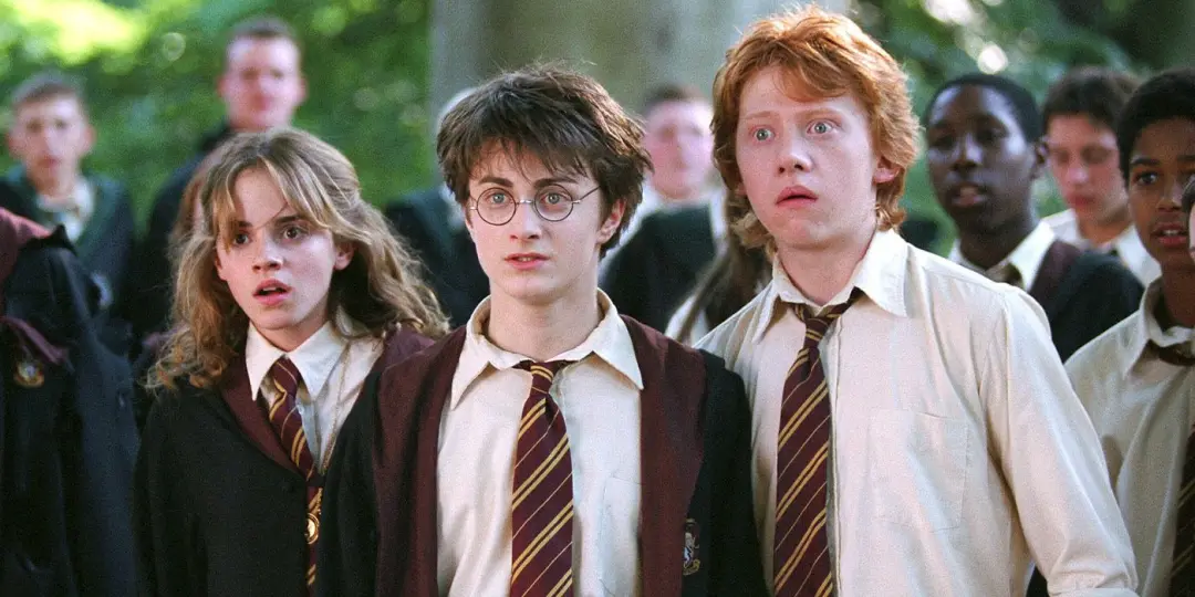 Ginny Weasley, no filme, tá drasticamente diferente dos livros, mesmo que não tenha sido cortada. A mudança prejudica o…