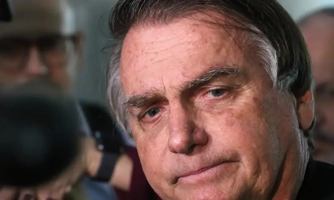 Bolsonaro tenta anular condenação usando falas de Moraes no Caso Master, com a defesa alegando que as garantias de aces…