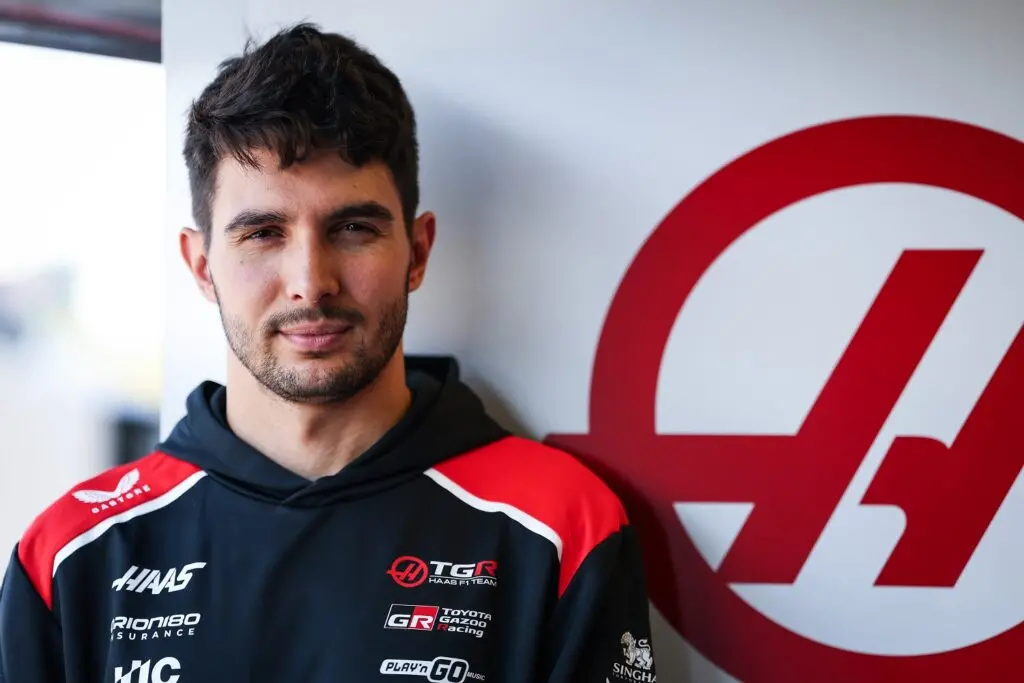 Esteban Ocon fala sobre sua saída da Haas ao final de 2026, afirmando que sabe o motivo, mas foca no futuro e não quer …