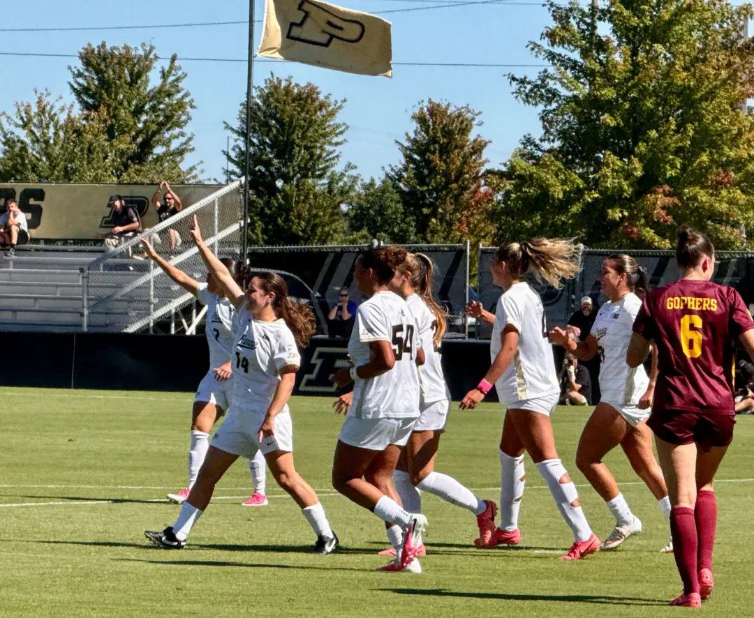 Purdue quebrou a sequência de derrotas na Big Ten com uma vitória por 3 a 0 contra Minnesota. O time mostrou garra e cr…