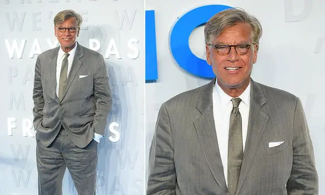 Aaron Sorkin apareceu com um bronzeado bem escuro na estreia de seu filme em Londres. Essa aparência chamou a atenção n…