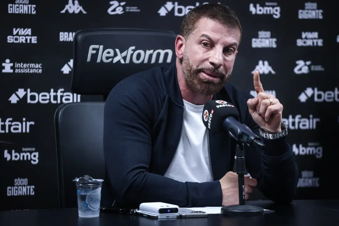 Pedrinho, presidente do Vasco, disse que a mudança de patrocinador da bet não afeta o clube financeiramente por causa d…