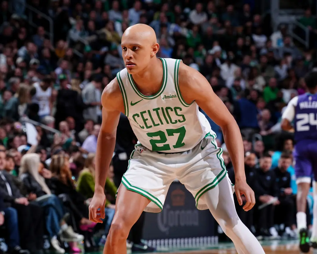 Jordan Walsh, com 22 anos e entrando no quarto ano, tá numa fase meio intermediária nos Celtics. Ele fala em focar em u…