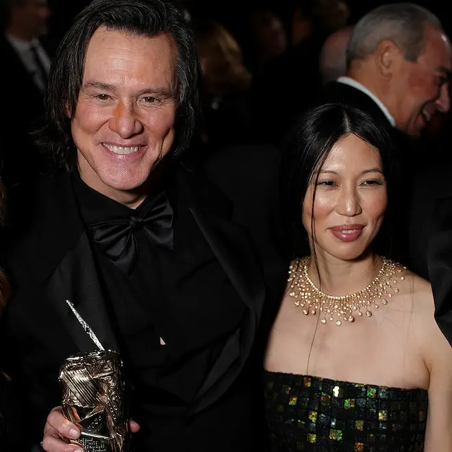 Jim Carrey casou com Min Ah em cerimônia privada. É bom ver que a gente pode encontrar alegria e cumplicidade em lugare…