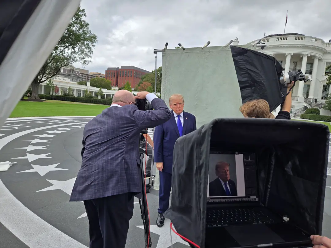 Trump falou sobre a sujeira na Casa Branca, como nos muros e no heliponto, antes de colocar o novo pátio. É difícil lid…