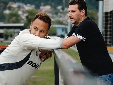Elano barra celular na base do Santos e identifica um jovem com talento natural de Neymar. É bom ver talentos sendo rec…