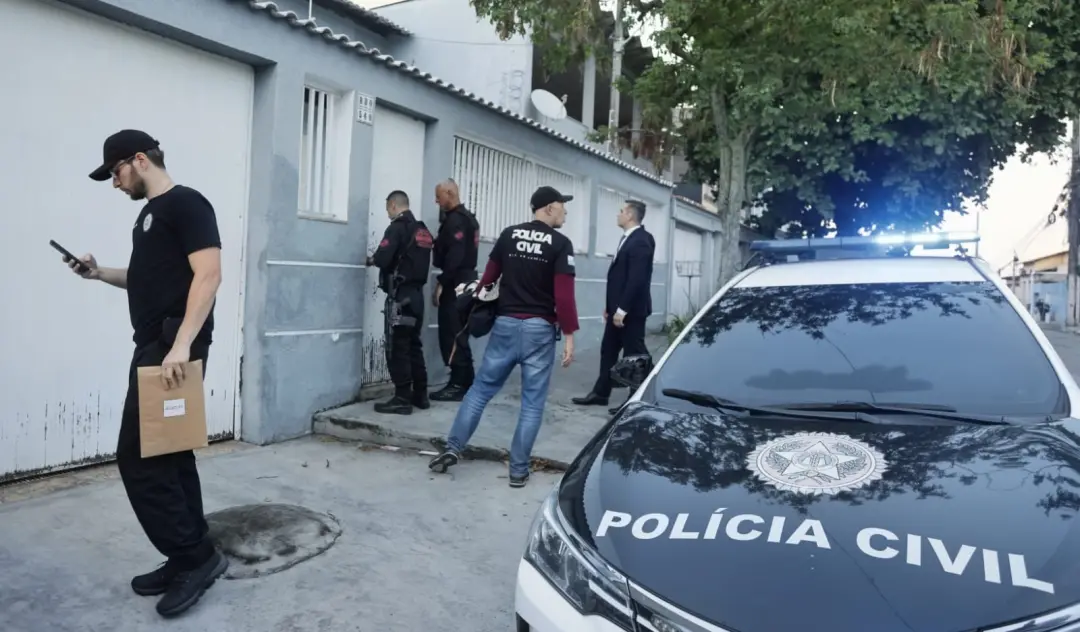 Roberta Oliveira, ex-secretária de Educação, está sendo investigada em operação que mexe com desvio de verbas de reform…