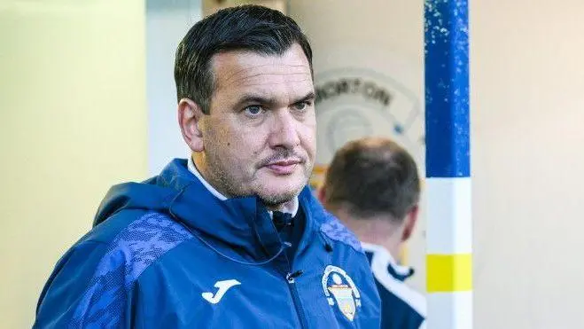 Ian Murray saiu do Greenock Morton enquanto o time estava na parte de baixo do Championship Escocês. Com apenas um pont…