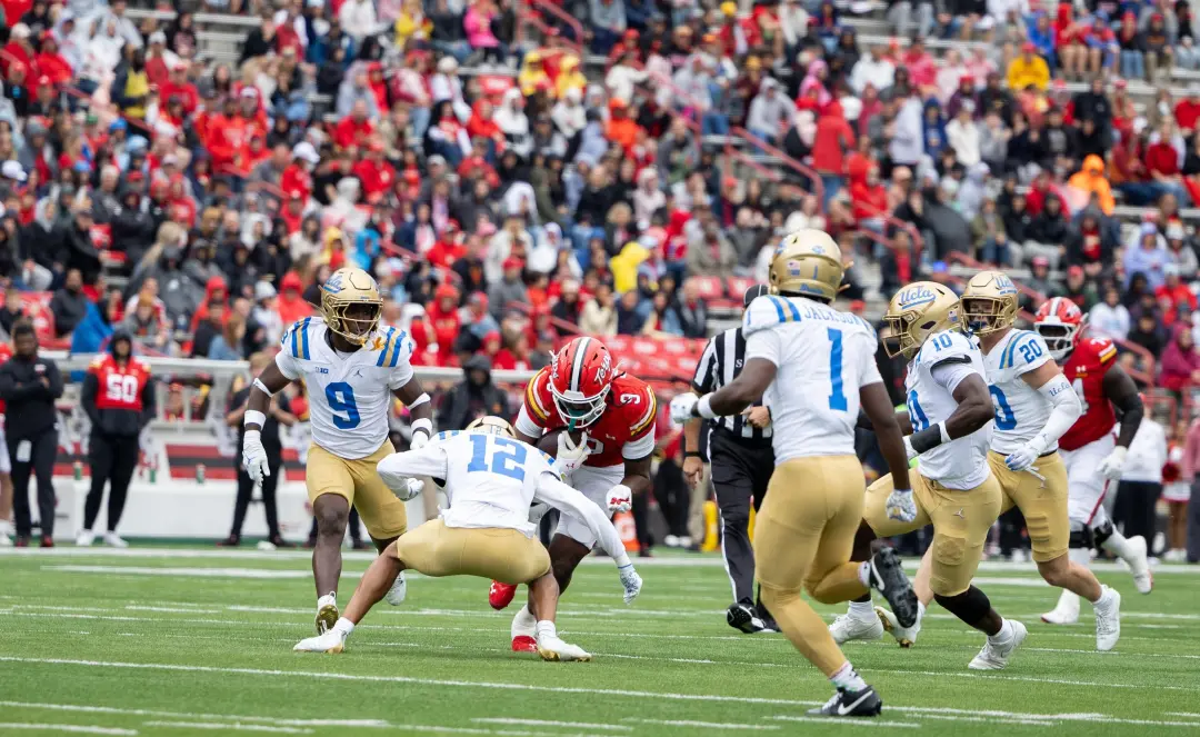 Maryland football perdeu de 54 a 3 contra UCLA, usando apenas nove jogadas no território do adversário. O ataque caiu m…