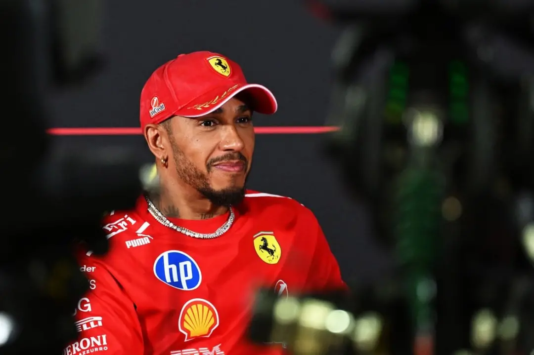 Lewis Hamilton disse que Fred Vasseur é o cara certo pra levar a Ferrari pra frente, mesmo com rumores de instabilidade…