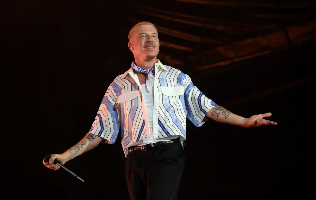 Macklemore lotou os shows de caridade por causa da tour Free Palestine em Dublin, Paris e Londres, beneficiando 12 orga…