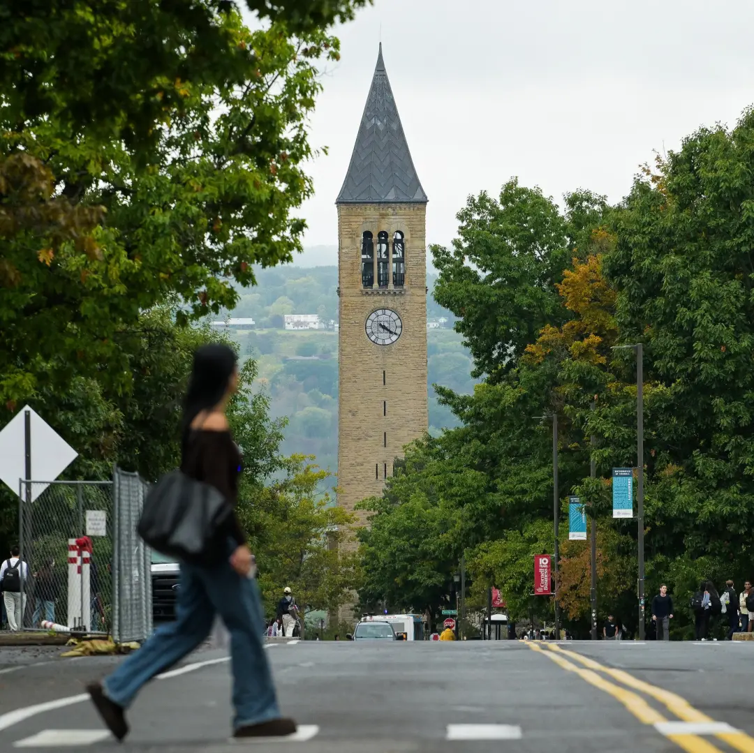 Cornell University, a polícia do campus enviou um resumo para o promotor que indeferiu os acusações após omitir a alega…