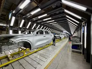 China tem plano de cortar excesso de montadoras no país. Ponderar esse excesso de empresas no setor automotivo exige ol…