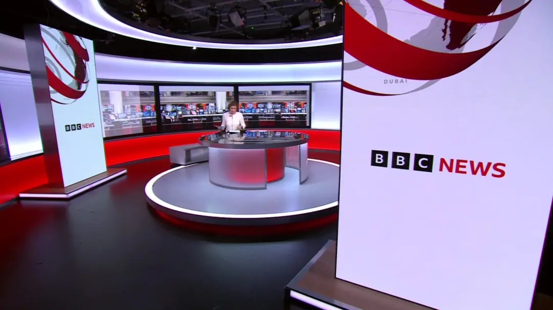 Quatro candidatos na disputa pela chefia de notícias da BBC. A BBC tá fazendo uma rodada final de entrevistas pra subst…