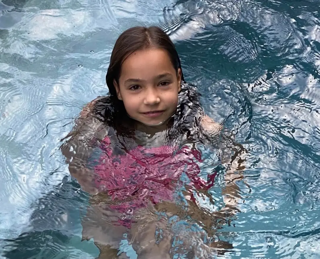 Fiona, que faleceu aos 13 anos, foi homenageada pelo pai, Chuck Lowe. É muito doloroso ver uma vida tão jovem sendo per…