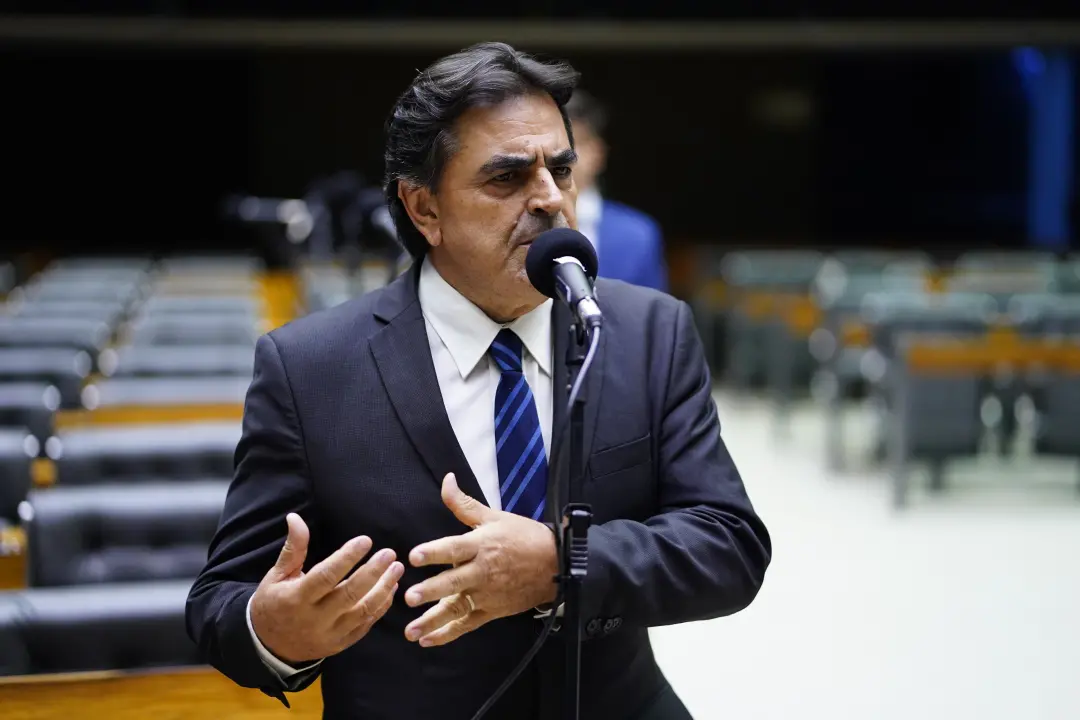 Domingos Sávio, PL, usa o número 222 para concorrer a senador em Minas Gerais em 2026. A votação para senadores exige d…