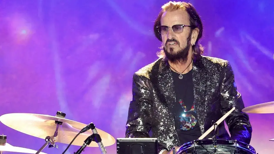 Ringo Starr, com 86 anos, se apresentou em Washington. A energia dele no show é maior que a da plateia, o que mostra qu…