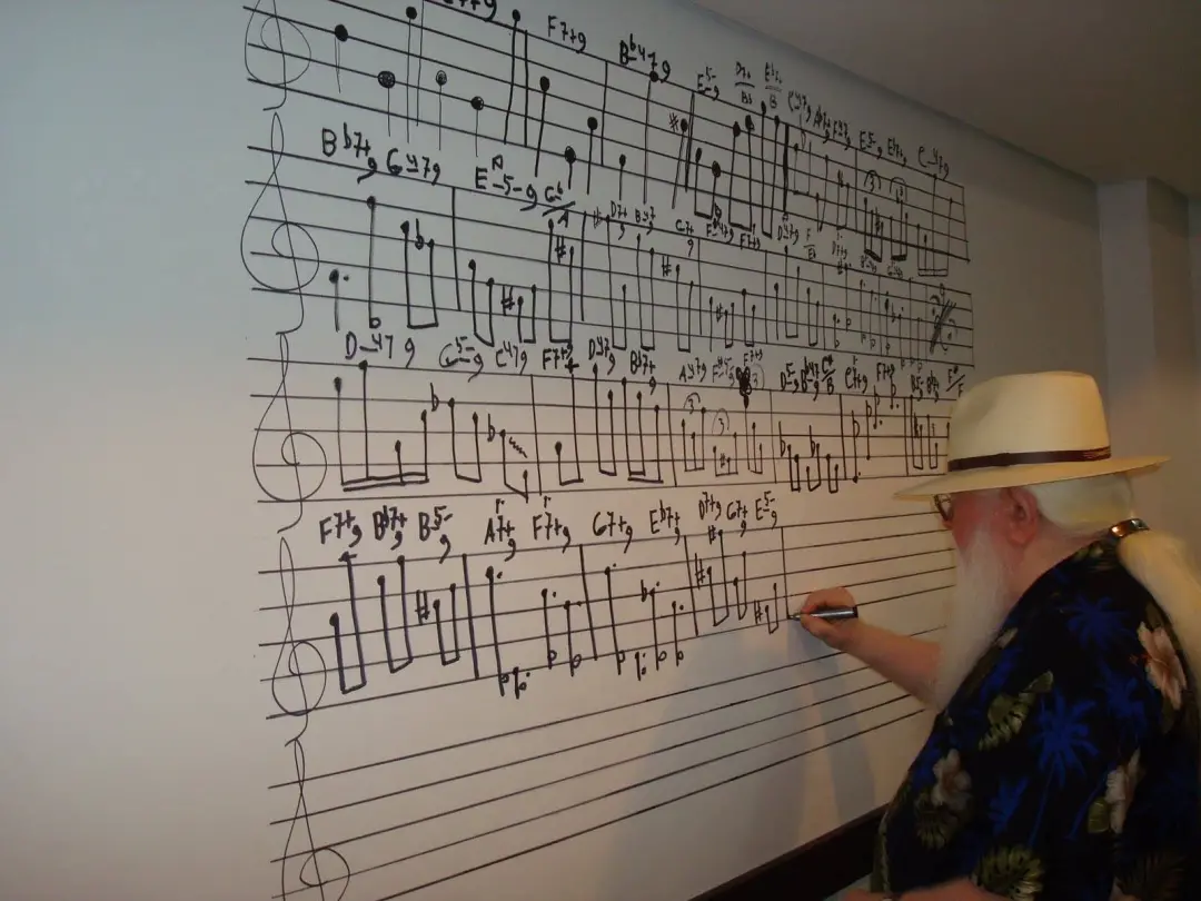 Curitiba guarda histórias de Hermeto Pascoal, que transformou parede e guardanapo em partitura durante 12 anos na cidad…