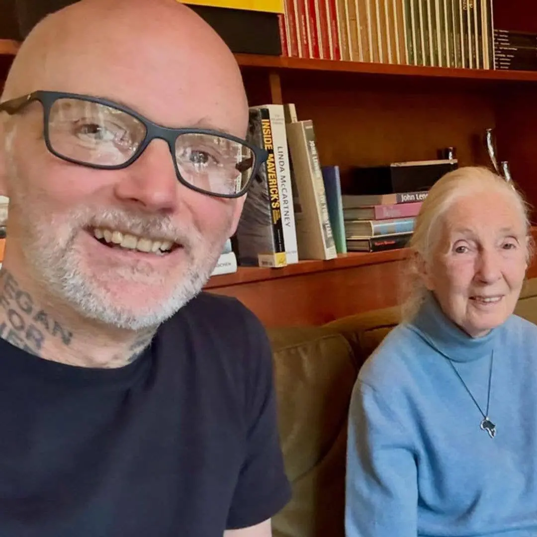 Jane Goodall inspirou Hollywood, diz Moby, falante sobre a relação com Tom Hanks e Julia Roberts. A garota, apesar do t…