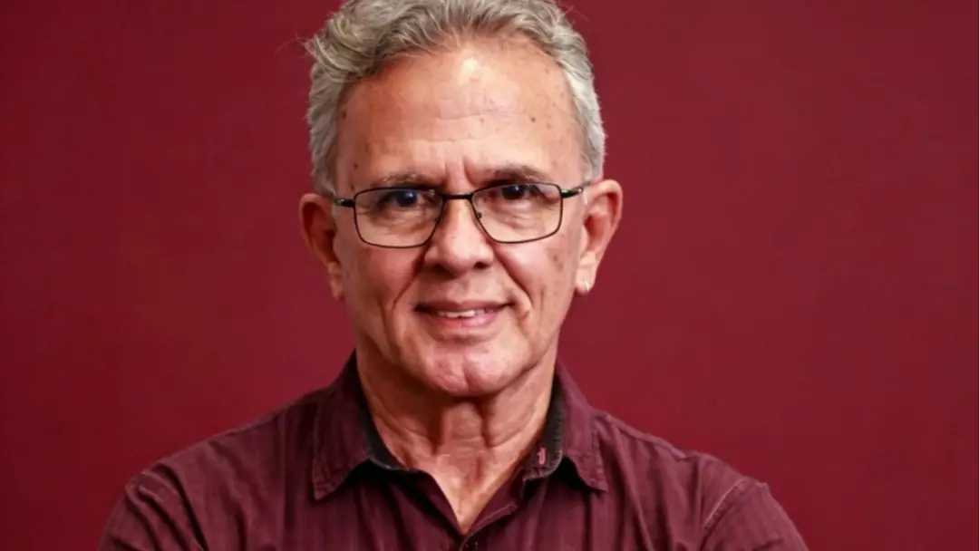 Paulo Rubem Santiago, com o número 180, concorre ao Senado Federal por Pernambuco nas Eleições 2026. Votar em dois sena…
