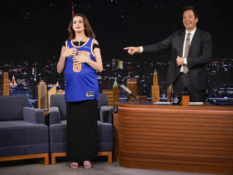 Anne Hathaway e o Knicks, um tal de charme de sorte em Nova York. É interessante ver a conexão entre o sucesso no espor…