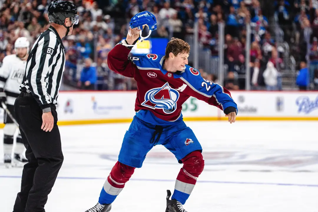 Colorado Avalanche bate o LA Kings por 8 a 4 na primeira partida da temporada 2026-27 em Ball Arena. O jogo teve muita …