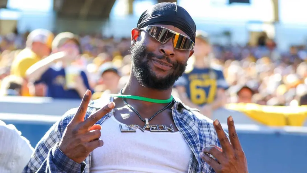 Mike Tomlin, após 19 anos, construiu uma cidade gigante em Minecraft, e Le Veon Bell comentou isso dizendo que a gente …