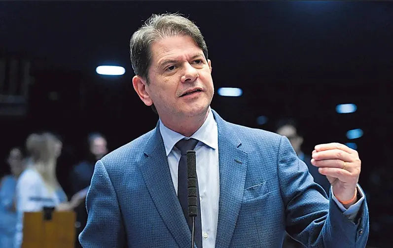 Cid Gomes, pelo PSB, tem o número 400 para o Senado no Ceará em 2026. A escolha de dois senadores é um detalhe importan…