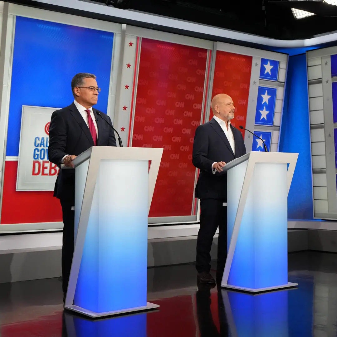 Xavier Becerra e Steve Hilton debateram Trump, impostos e imigração em reunião em Califórnia. É interessante ver a pola…