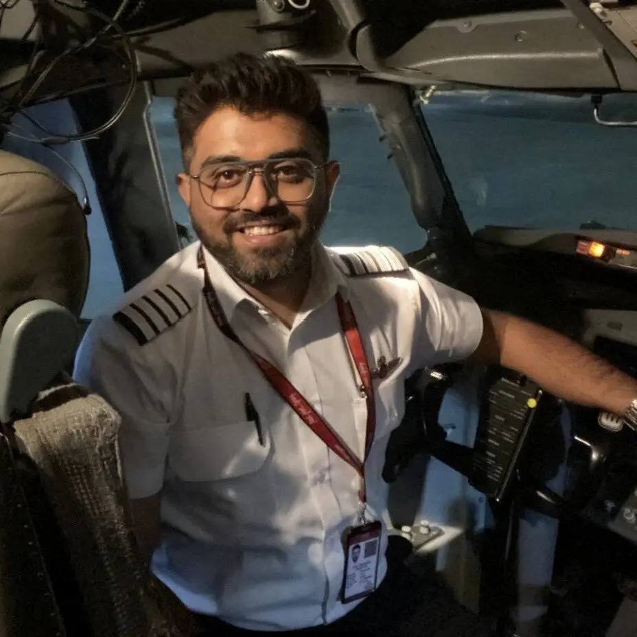 Capt. Smit Machchhar, piloto indiano, sofreu ferimentos de faca ao se defender do copiloto e salvou cerca de 170 pessoa…