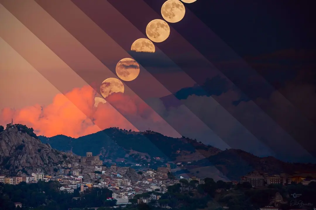 Sicília, Itália, teve uma foto do dia 1 de outubro de 2026 mostrando a Lua Cheia com o Monte Etna em erupção. É impress…