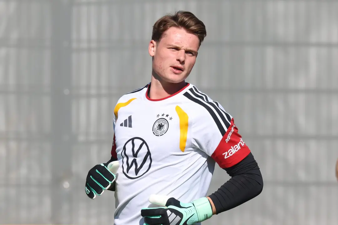 Jonas Urbig vai começar no gol contra a Sérvia, estreia dele na equipe principal. É bom ver o trabalho de anos dando fr…