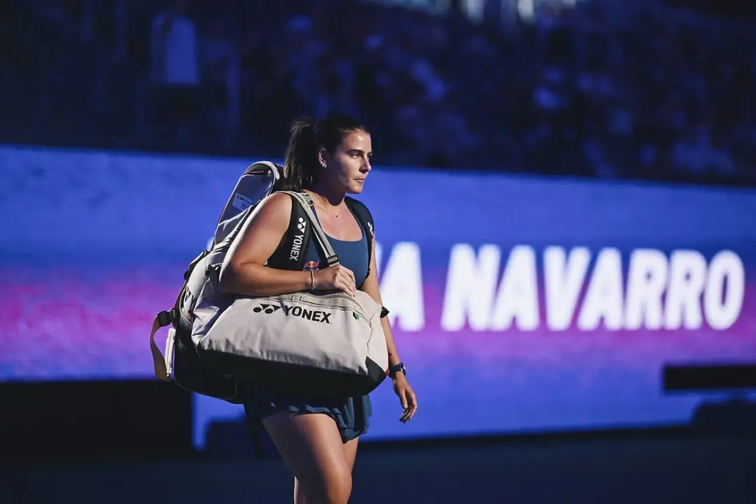 Emma Navarro, a número 24 do tênis feminino, pausou a temporada de 2026 para cuidar da saúde. Ela descobriu problemas c…