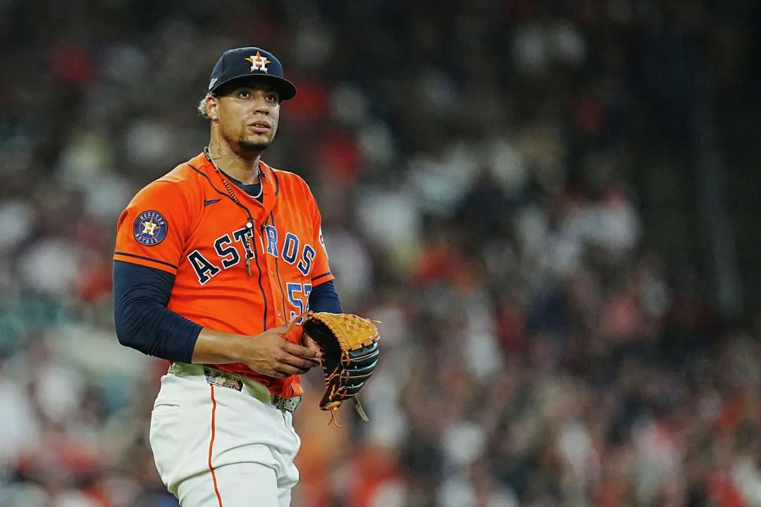 Bryan Abreu, estrela dos Astros, enfrentou uma situação complexa na série de wild card contra o White Sox, permitindo u…