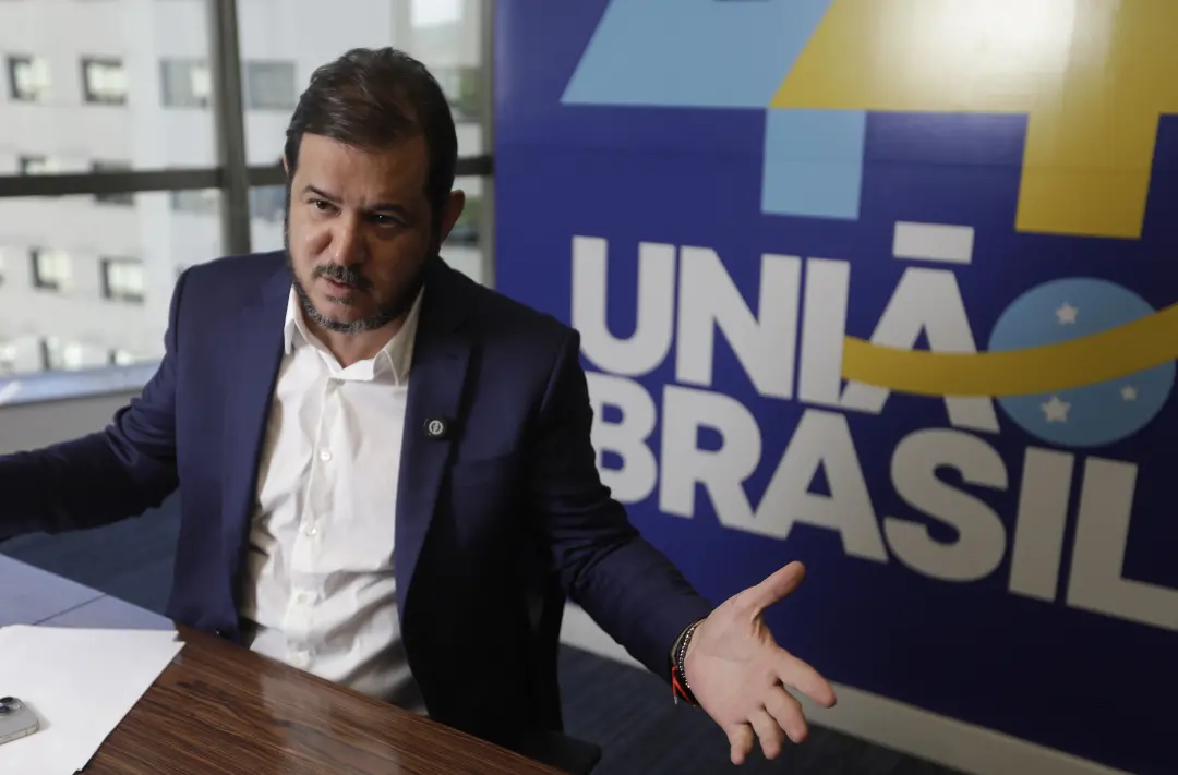 Vorcaro colocou jatinho à disposição de Rueda para viagem a Miami em maio de 2024. A oferta de voos era parte de estrat…