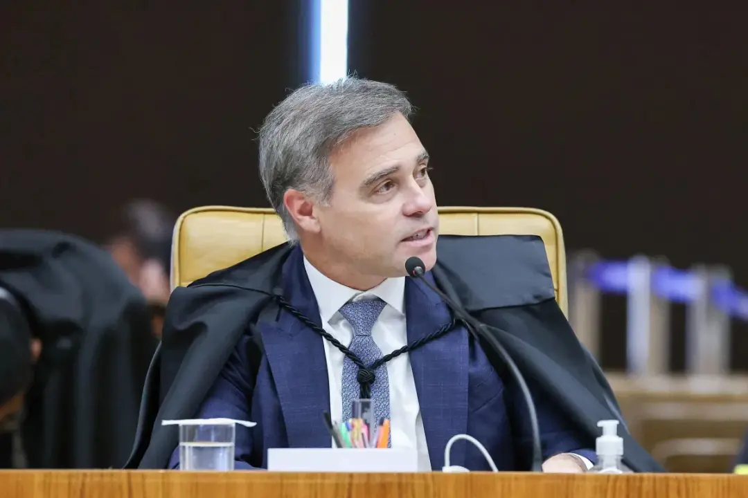 Mendonça alterou o voto para permitir que um post de Tabet sobre Nossa Senhora permaneça no ar. Isso alinha a decisão c…