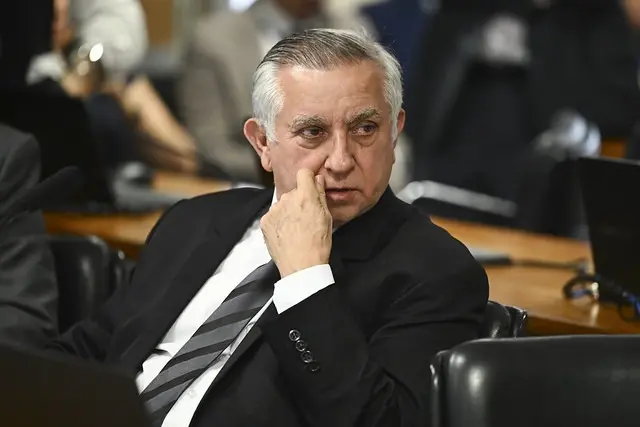 Izalci denunciou ataques a materiais de campanha dele no Distrito Federal, com faixas e cartazes sendo cortados e arran…