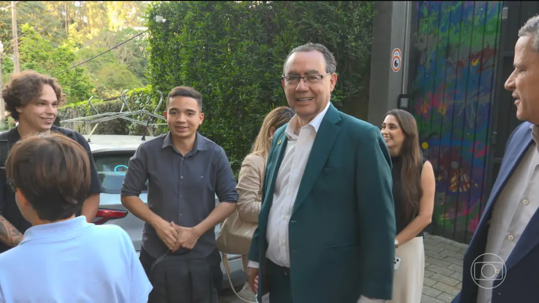 Augusto Cury, candidato pelo Avante, fez campanha em São Paulo defendendo mudar o sistema de ensino. Ele falou que o en…