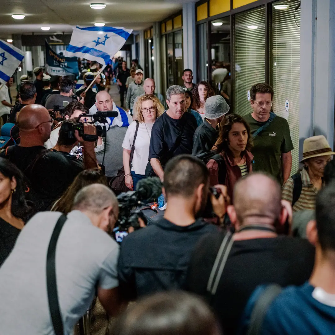 Passageiro em voo com destino a Tel Aviv presenciou um ataque onde os pilotos foram atacados no cockpit. A cena de uma …