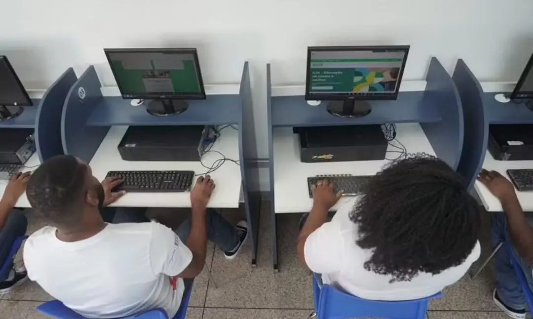 295 bolsas integrais abertas pelo Sesi Bahia para alunos do Ensino Médio. É uma chance real de acesso para quem tem ren…
