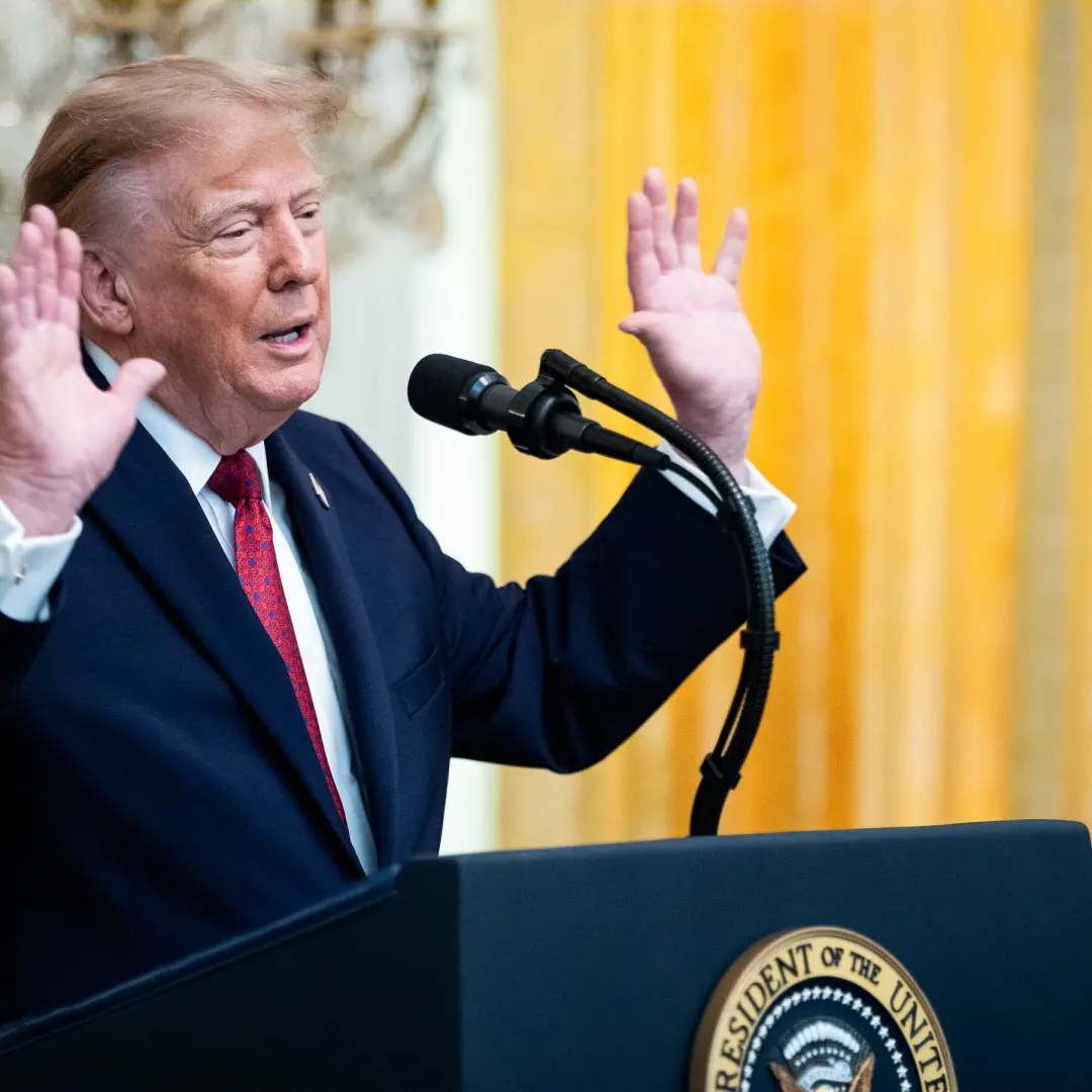Em um evento na Casa Branca para o Mês da Herança Hispânica, o presidente Trump desviou do tema principal ao abordar a …