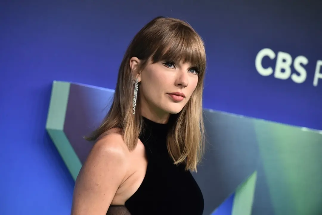 Greensboro Police Department, Carolina do Norte, postou que quem fosse preso teria que ouvir Taylor Swift, e depois tev…