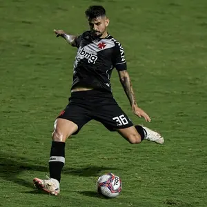 São Paulo estuda solução na zaga e oferece o ex-Vasco Ricardo Graça. É bom ver que o futebol, mesmo em estudo, ainda bu…