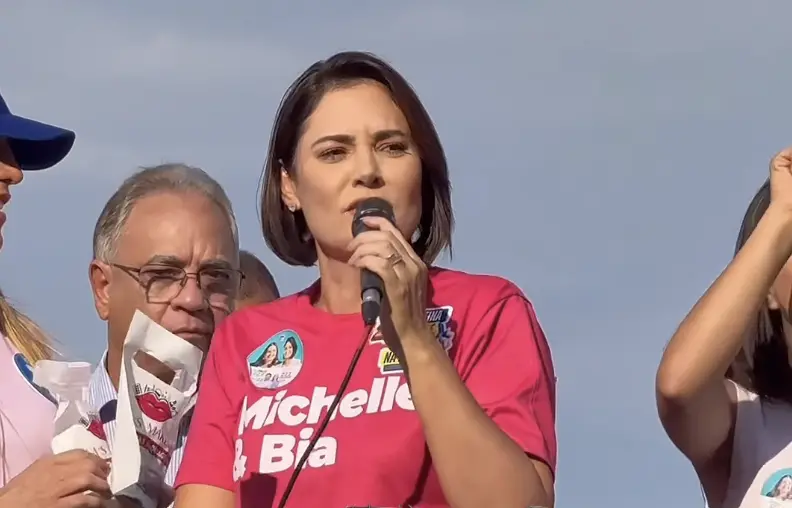 Michelle Bolsonaro declarou orgulho de ser a Bolsonara de Ceilândia durante a carreata em Ceilândia, Distrito Federal. …