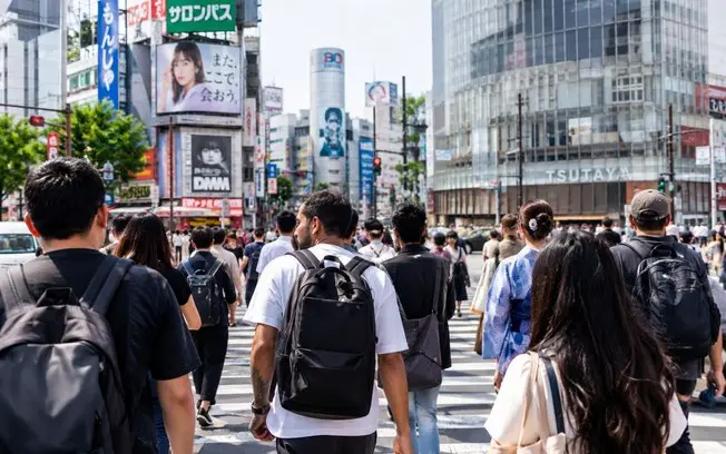3,84 milhões de estrangeiros no Japão, batendo recorde, enquanto a população japonesa cai 3,17 milhões em cinco anos. E…